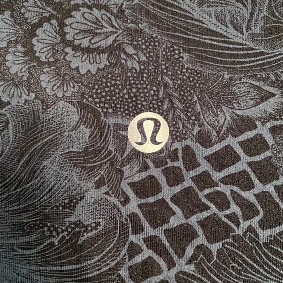 Lululemon wunder under 5 inch shorts - Picture 2 of 6